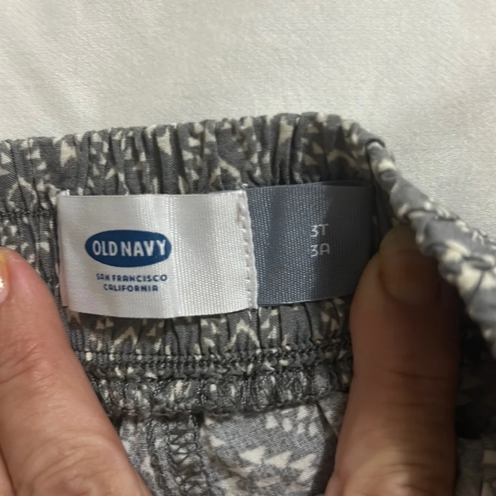 Old Navy grey white
